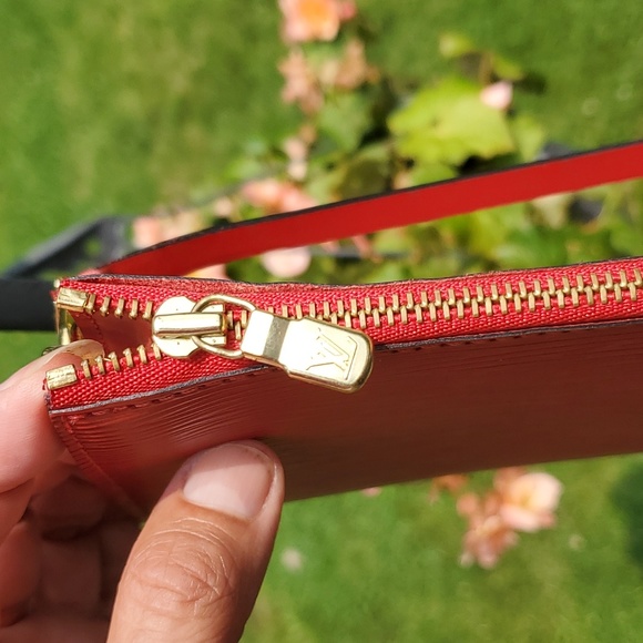 💥💥SOLD💥LOUIS VUITTON EPI POCHETTE - Picture 8 of 12